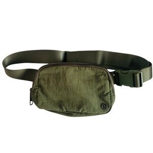 lululemon athletica Crossbody Bag in Olive Green